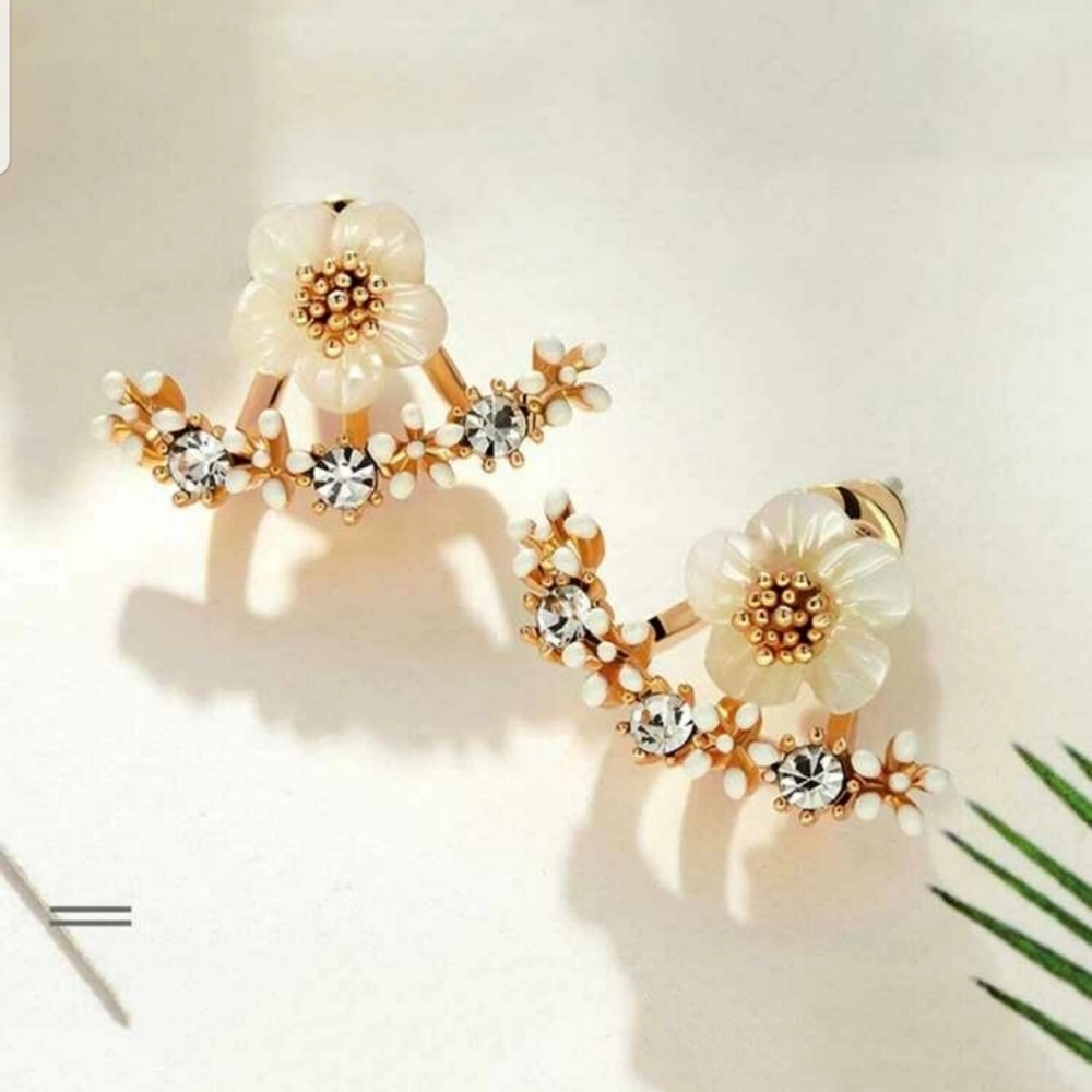 *Cynthia* Flower Stone Earrings - Picture 3 of 4